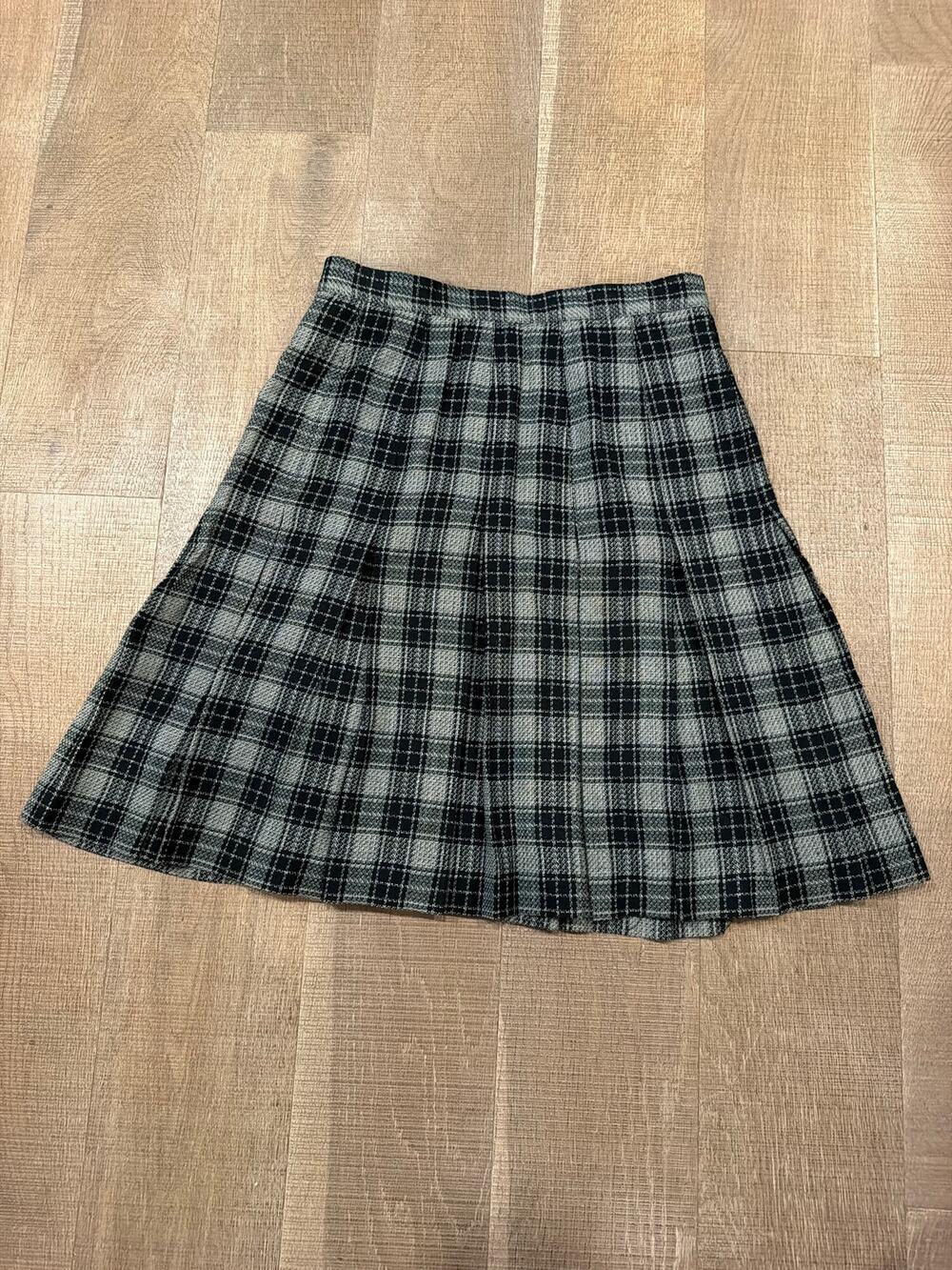 Vintage Liz Claiborne black and white plaid pleated mini skirt